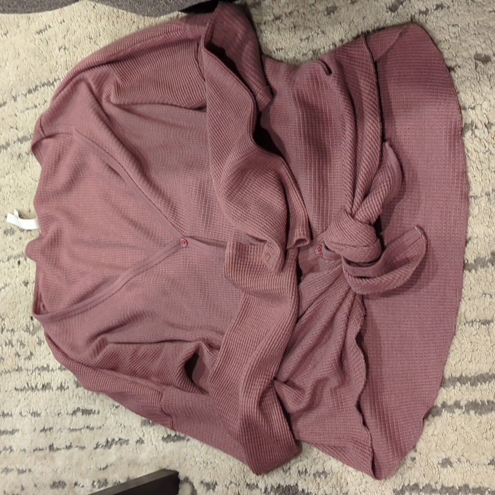 Aritzia Babaton vneck front tie button up long sleeve waffle top dusty rose